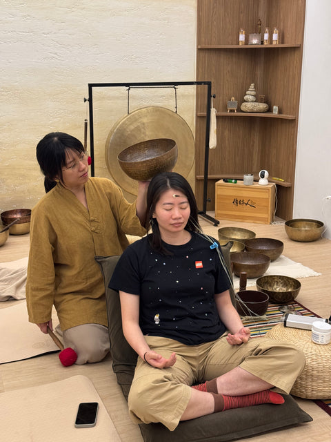 一日課：頌鉢與腦波