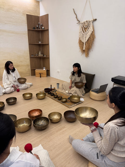 一日課：頌鉢與腦波