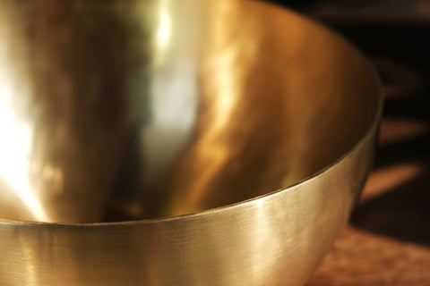 Longest vibration bowl. The golden tone does not come from any additional coating, but is the result of meticulous polishing on both the interior and exterior surfaces.