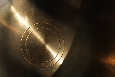 Longest vibration bowl. The golden tone does not come from any additional coating, but is the result of meticulous polishing on both the interior and exterior surfaces.