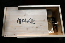 Load image into Gallery viewer, 傳鉢人Upgrade木箱子 - 松木 PINE WOOD BOX（原木）
